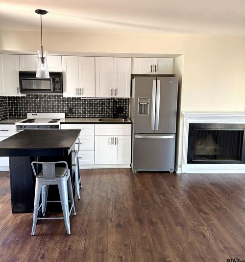 225 Holly Hill Cir, Holly Lake Ranch, TX, 75765-7369 | Card Image