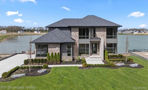 2559 Crystal Lake Dr, Commerce Township, MI, 48382-4276 | Card Image