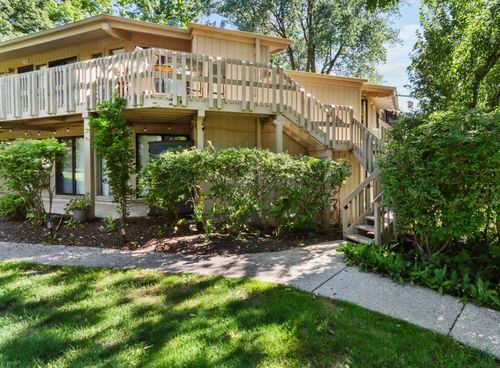 710 Country Club Dr, Fontana, WI, 53125-1604 | Card Image