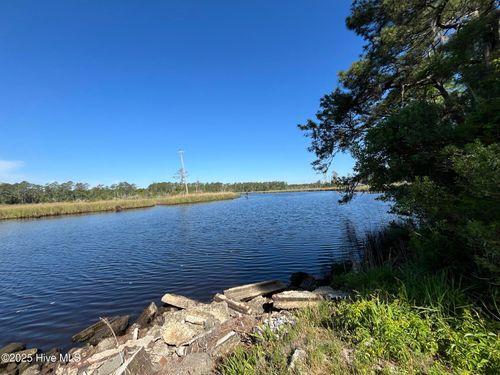 21 N Berne Landing Rd, New Bern, NC, 28560-2119 | Card Image