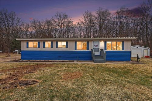 63-859 E Old Pine Trl, Newaygo, MI, 49337-8080 | Card Image
