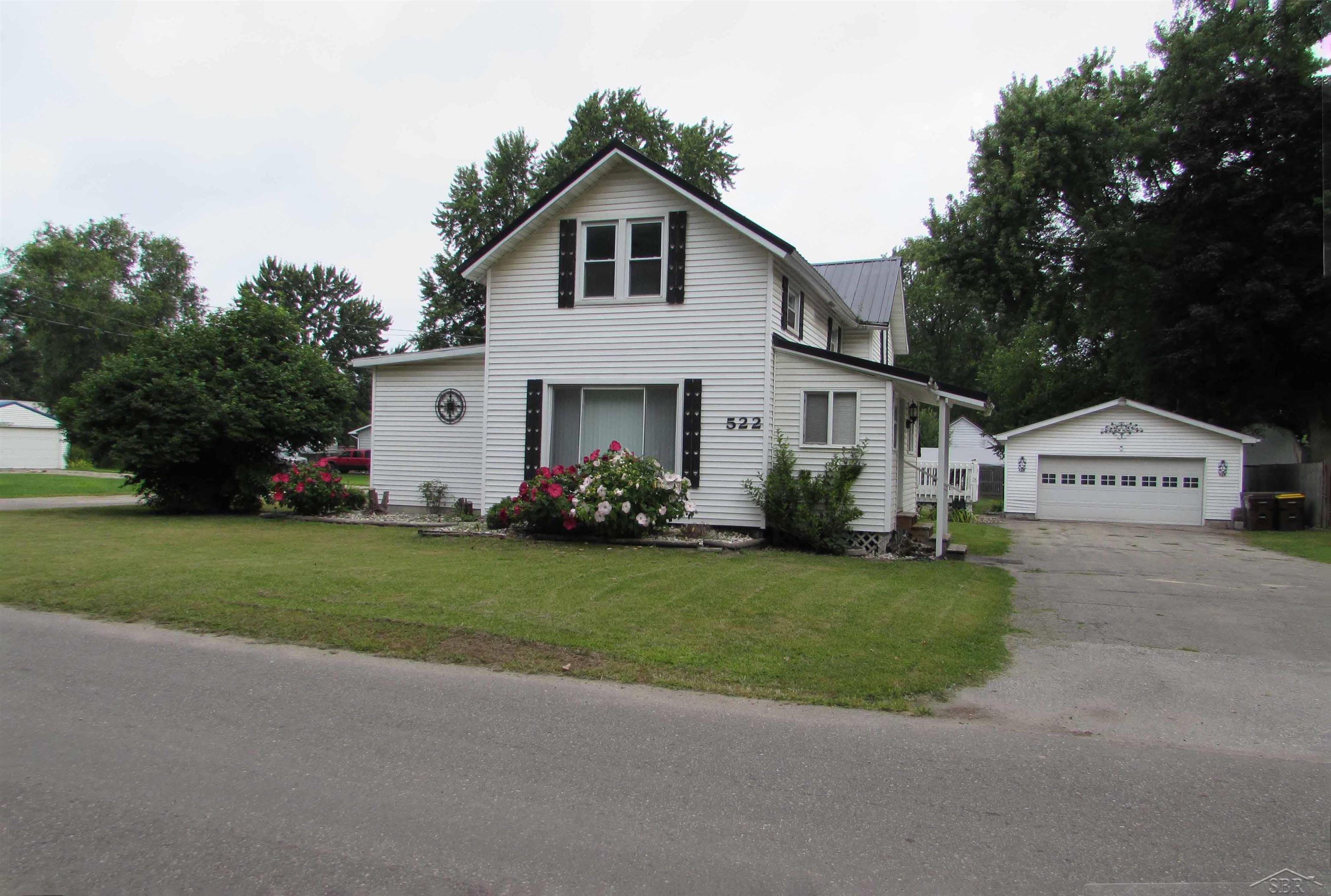 Lansing St, Chesaning, MI 48616