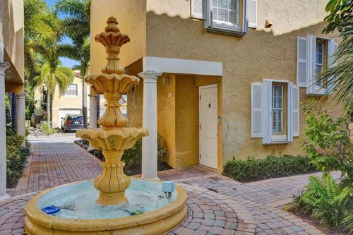 105-1020 Lake Shore Dr, Lake Park, FL, 33403-2869 | Card Image