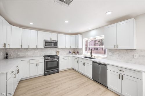 9115 Sangria Ln, Las Vegas, NV, 89147-7911 | Card Image