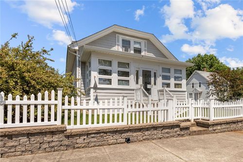 39 Owen Ave, Pawtucket, RI, 02860-2571 | Card Image