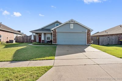 10412 S Olmsted Place, House other with 4 bedrooms, 2 bathrooms and null parking in Jenks OK | Image 2