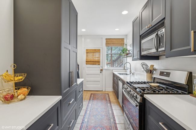 APT-1 - 6609 N Newgard Ave, Condo with 3 bedrooms, 2 bathrooms and null parking in CHICAGO IL | Image 10