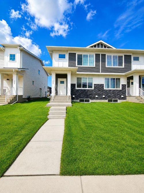 1045 W Lakeview Dr, Chestermere, AB, T1X2T2 | Card Image