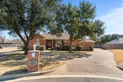 1212 Stonehill Cir, Hewitt, TX, 76643-3983 | Card Image