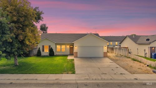 925 22nd Ave E, Jerome, ID, 83338-5197 | Card Image