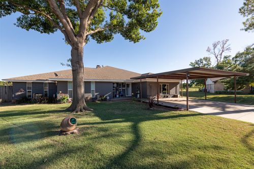 208 S Fairway St, Henrietta, TX, 76365-3611 | Card Image