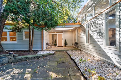 36 Crosshill Rd, Hartsdale, NY, 10530-3013 | Card Image