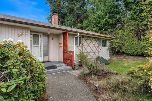 4987 Wesley Rd, Saanich, BC, V8Y1Z1 | Card Image