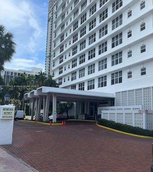 apt-305-4747 Collins Ave, Miami Beach, FL, 33140-3219 | Card Image