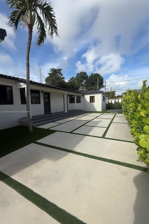 621 Sw 33rd Ave, Miami, FL, 33135-2608 | Card Image