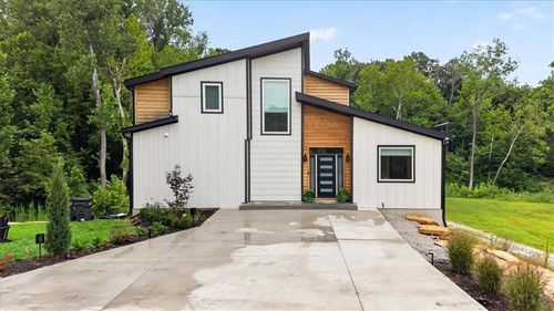 8395 Nw Baker Cir, Kansas City, MO, 64153-2203 | Card Image