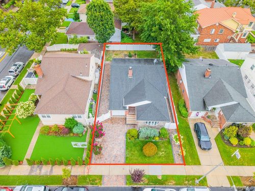 26 Corporal Kennedy St, Bayside, NY, 11360-2452 | Card Image