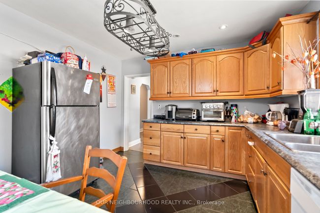 763 Maryland Ave, Home with 5 bedrooms, 2 bathrooms and 4 parking in Peterborough ON | Image 7