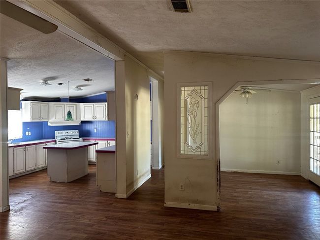 203 River Oaks Dr, House other with 3 bedrooms, 2 bathrooms and 7 parking in Cedar Creek TX | Image 7
