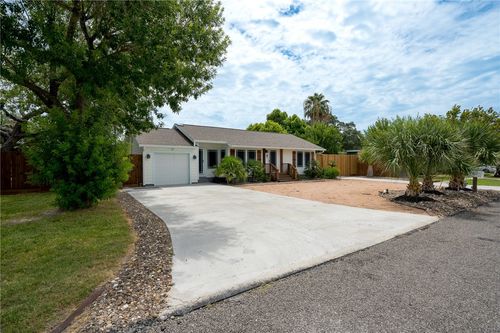 202 S 7th St, Rockport, TX, 78382-5700 | Card Image