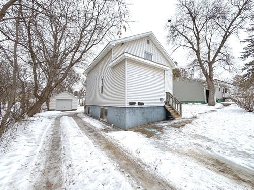 822 W Maple Ave, Fergus Falls, MN, 56537-1120 | Card Image