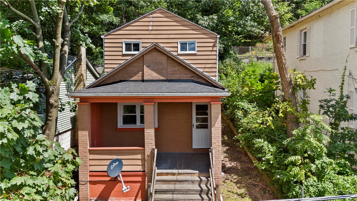 Beaver Rd, Ambridge, PA 15003