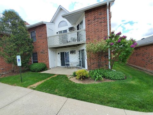 1-1350 Cunat Ct, Lake In The Hills, IL, 60156-6148 | Card Image