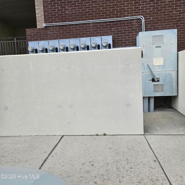 For Realtors-Lock boxes are stored behind wall in WSC Parking Lot. | Image 55