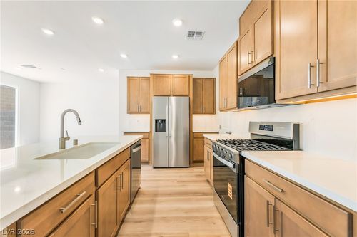 9243 Broome Ct, Las Vegas, NV, 89148-5435 | Card Image
