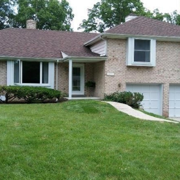 Brooke Cir, Grosse Ile, MI 48138
