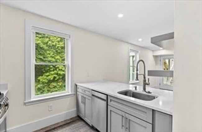 APT-2 - 56 Spring St, Condo with 2 bedrooms, 1 bathrooms and 2 parking in Cohasset MA | Image 5