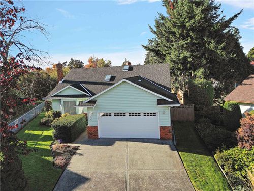 10288 Cleveland Rd, Sidney, BC, V8L4X9 | Card Image