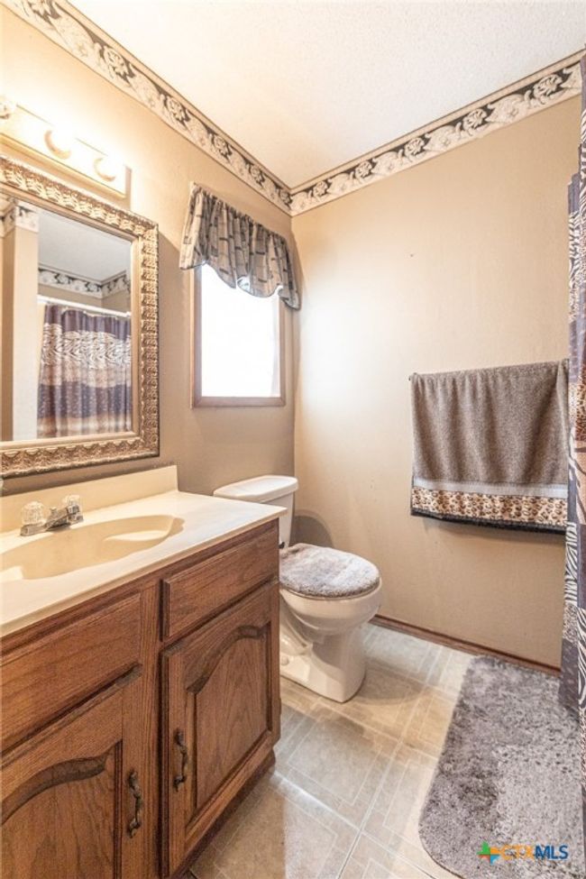 911 S Peck St, House other with 3 bedrooms, 2 bathrooms and null parking in Shiner TX | Image 16