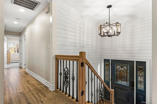 a-16 Highclere Ln, Valhalla, NY, 10595-1318 | Card Image