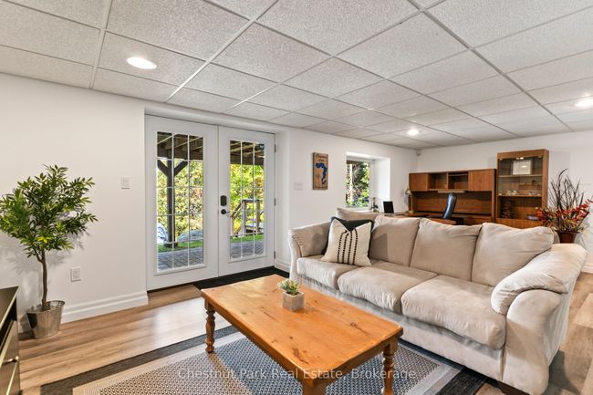 293 W Diamond Lake Rd, House other with 3 bedrooms, 2 bathrooms and 4 parking in Highland Grove ON | Image 46