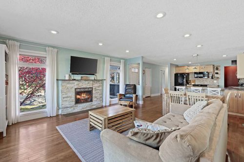 52 Sunhurst Rd Se, Calgary, AB, T2X1T1 | Card Image