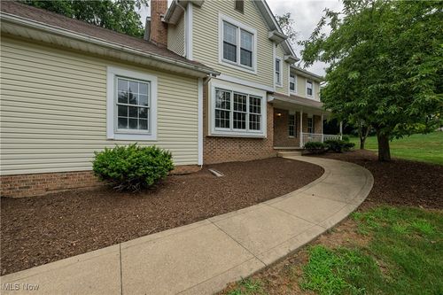 8839 Candleberry St Nw, Massillon, OH, 44646-1320 | Card Image