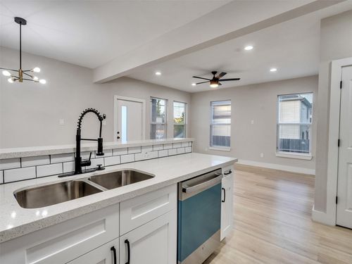 a-819 E 40th St, Houston, TX, 77022-4737 | Card Image