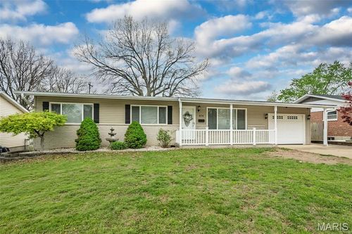 404 Elmwood Dr, Saint Charles, MO, 63301-4630 | Card Image