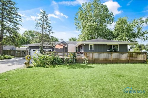 7909 Hill Ave, Holland, OH, 43528-9189 | Card Image
