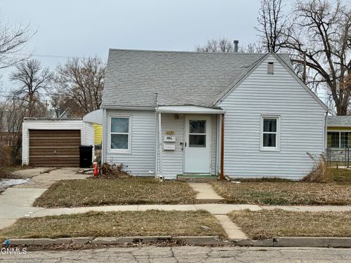 417 7th Avenue W, Williston, ND, 58801 | Card Image