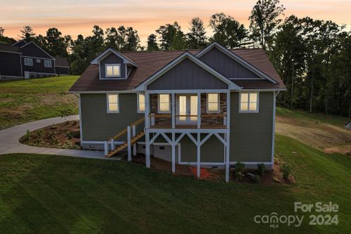 62 Maple Knoll Dr, Hendersonville, NC, 28792-0755 | Card Image