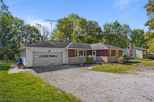 557 Wring Dr, Tallmadge, OH, 44278-1519 | Card Image