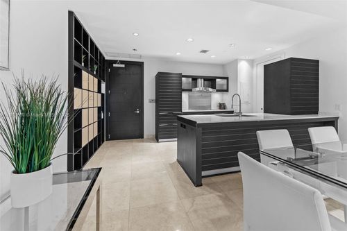 apt-4510-200 Biscayne Boulevard Way, MIAMI, FL, 33131-2165 | Card Image