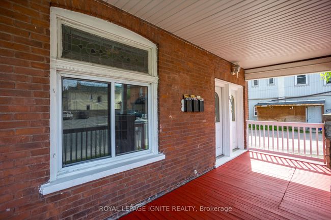 293 Dalhousie St, Home with 5 bedrooms, 3 bathrooms and 4 parking in Peterborough ON | Image 4