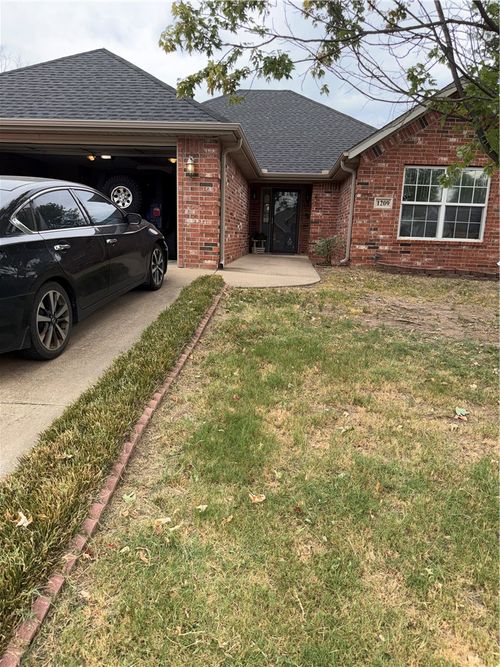 1209 E Freedom, Siloam Springs, AR, 72761-2066 | Card Image