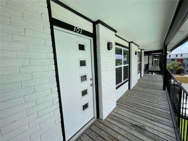 APT-303 - 6409 Burns St, Condo with 1 bedrooms, 1 bathrooms and 1 parking in Austin TX | Image 16
