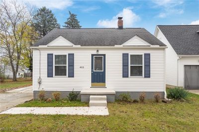 View of front of home featuring a front yard | Image 1