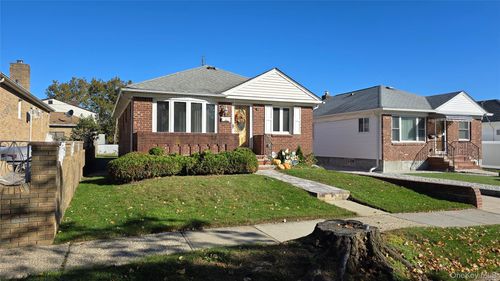 154 24th Rd, Whitestone, NY, 11357 | Card Image
