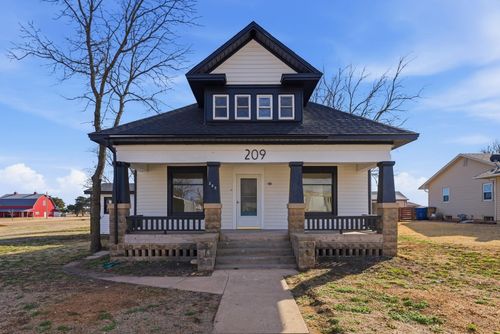 209 W Kansas St, Conway Springs, KS, 67031-8143 | Card Image